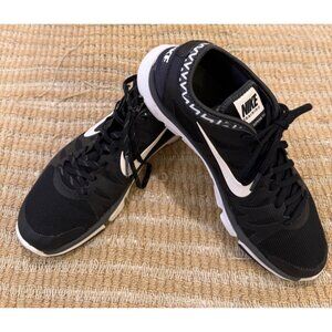 Nike Womens Black & White Athletic Training Shoes Size 9 Mesh/ Rubber